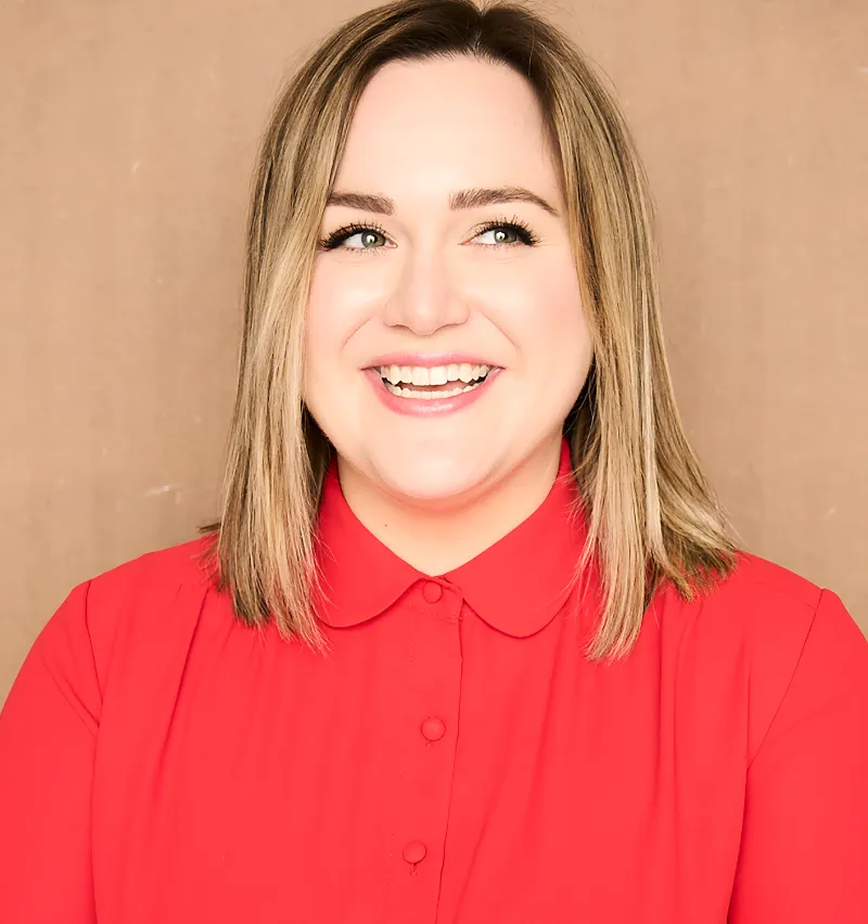 Lauren Holt Social Media